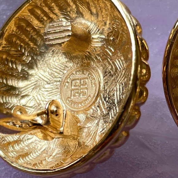 Givenchy VTG 18K gold plated clip earrings - Picture 13 of 14